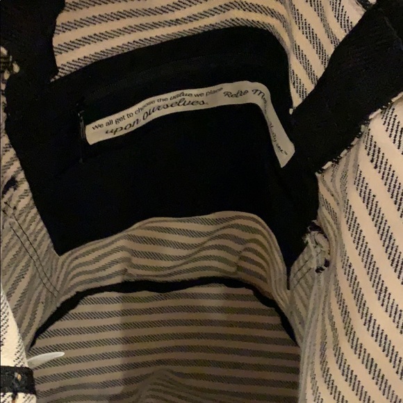 Sumner is coming & you will love this bag! - Picture 5 of 6